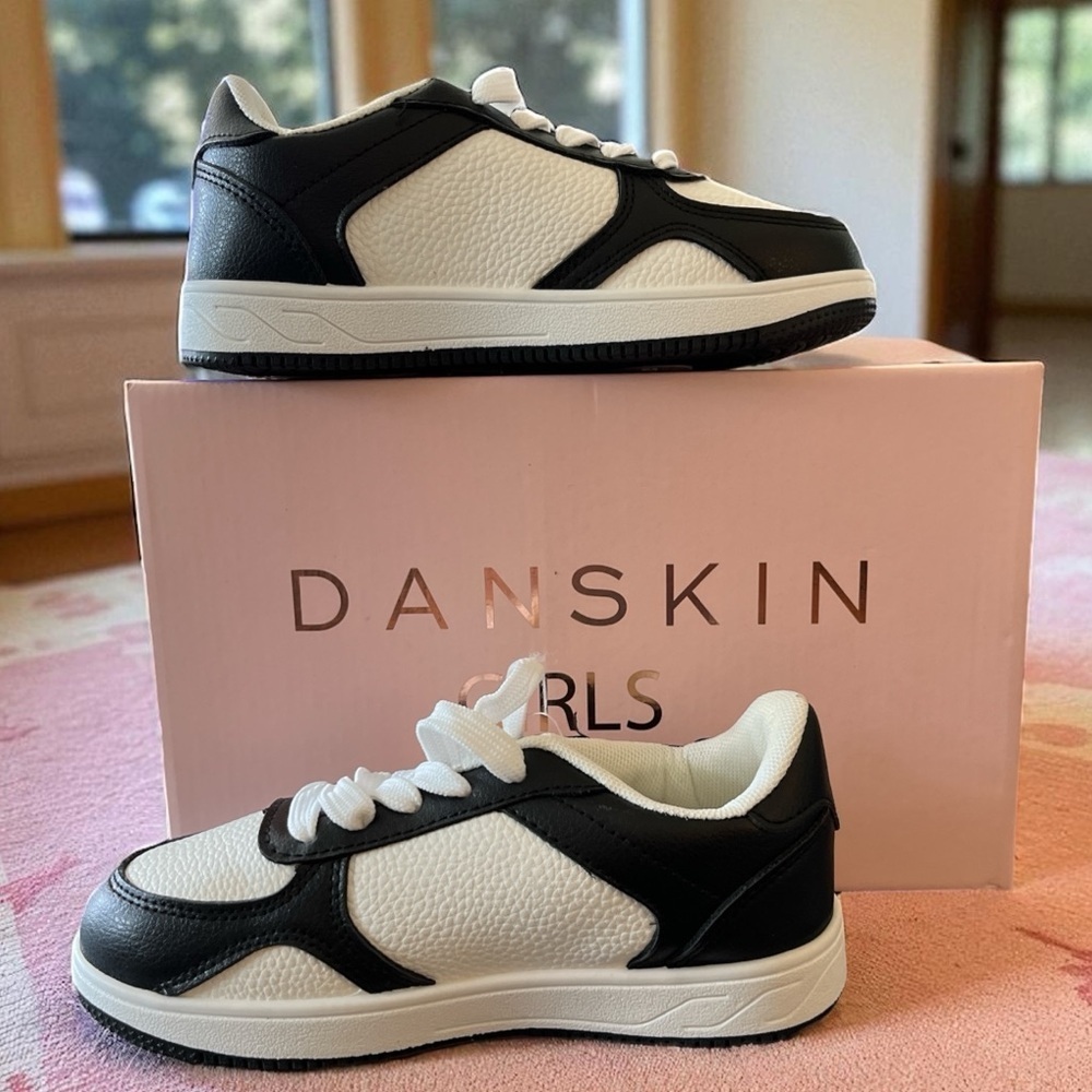 Danskin New in Box Girls Plank G Black/White  Sneakers SIZE 13